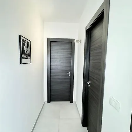 Attico Magnificent Wi-fi/free Parking Apartment