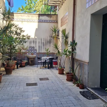 Casa Rotre In The Historic Center Of Palerme