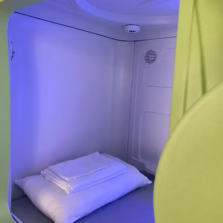 Albergue Mermaid Space Capsule *