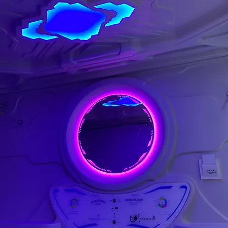 Albergue Mermaid Space Capsule *
