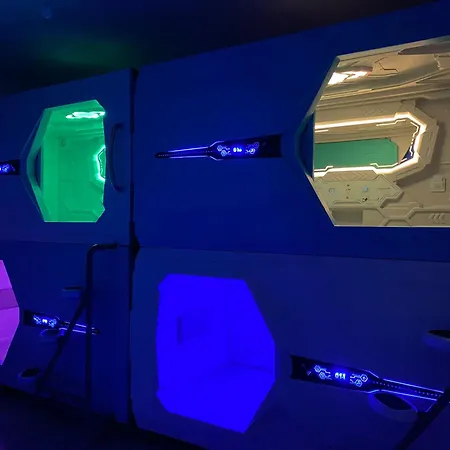 Albergue Mermaid Space Capsule *