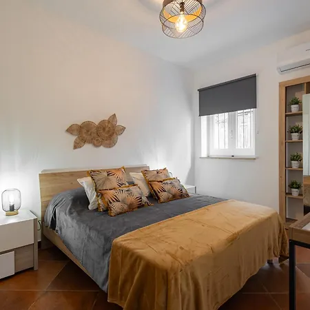 Maqueda Luxury & *