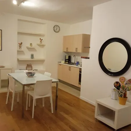 Flat Apartment *