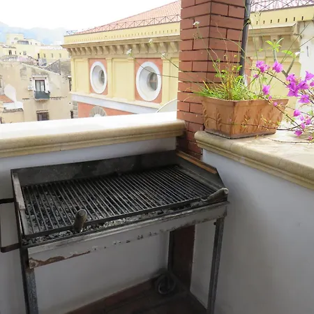 Awesome Terrace And In The Centre 巴勒莫