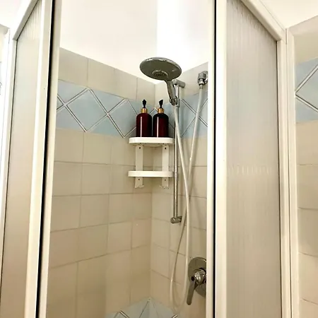 A Due Passi Dal Mare Mondello Addaura Con Terrazzo Hébergement de vacances *