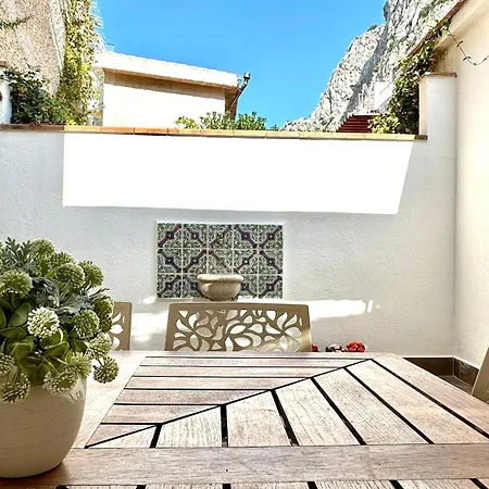 A Due Passi Dal Mare Mondello Addaura Con Terrazzo Hébergement de vacances Palerme