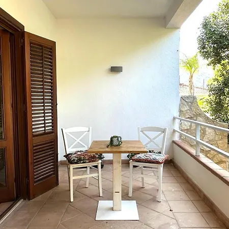 A Due Passi Dal Mare Mondello Addaura Con Terrazzo Hébergement de vacances Palerme