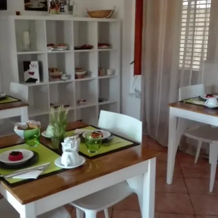 Bed & Breakfast La Piazzetta 2*