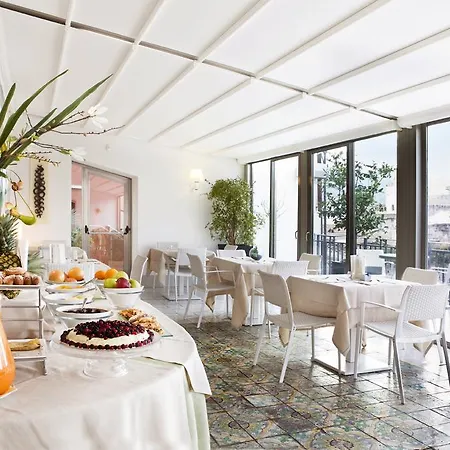Отель Porta Felice & 4*