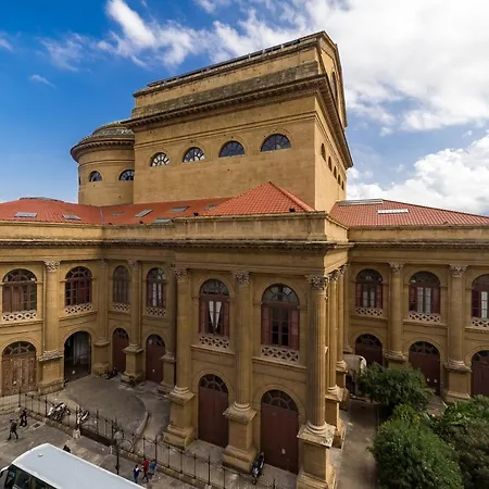 Opera House Bed & Breakfast 2*