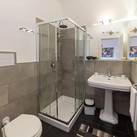 Opera House Bed & Breakfast 2*