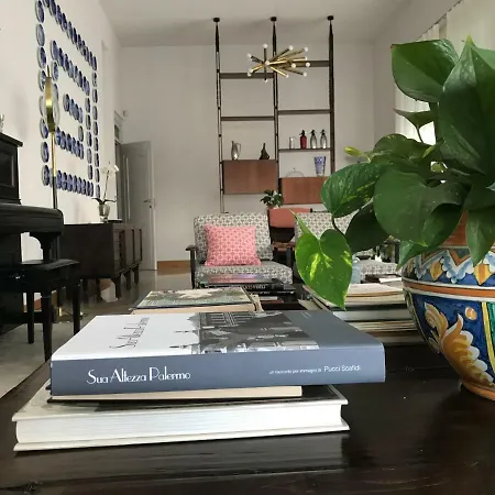 Questa Casa Non E'un 3* 팔레르모