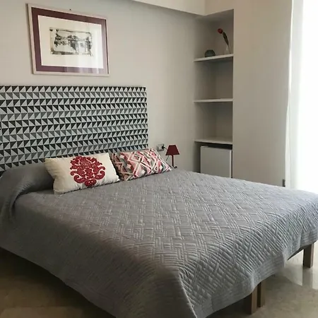 B&B Questa Casa Non E'un 팔레르모